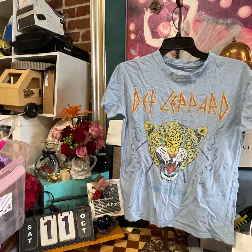 L Def Leppard Blue Tee Shirt